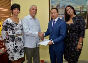 Ministerio de Energía y Minas entrega concesión de exploración de minerales básicos y preciosos a Cubierta Dominicana