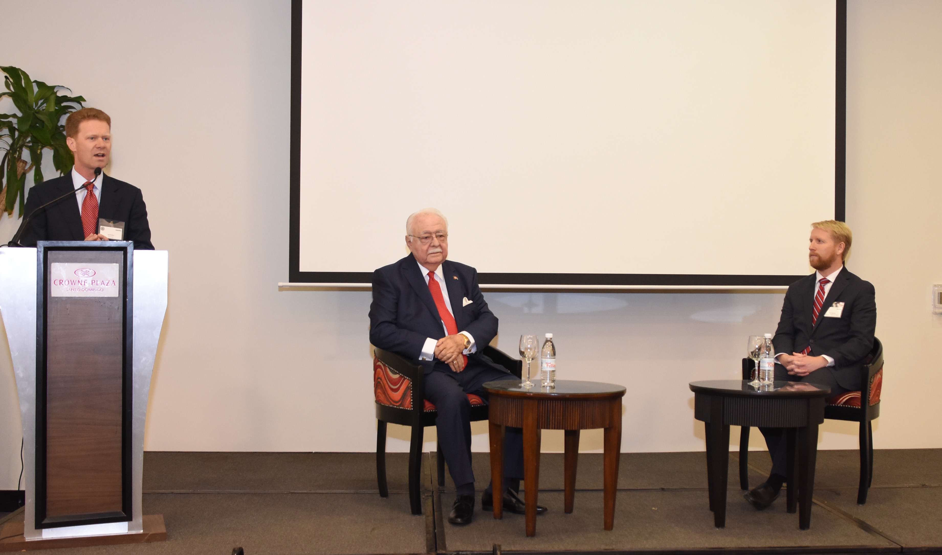 Isa Conde explica las dos prioridades del Gobierno en materia de gas