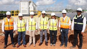 Ministro de Energía y Minas visita parque solar Mirasol de AES, que aportará 100MW al desarrollo del sector energético