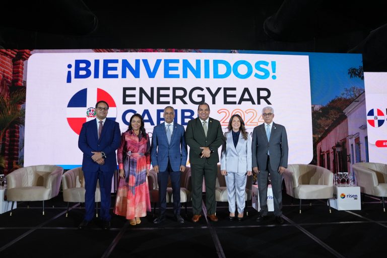 Santos Echavarría afirma diversificación de matriz energética, innovación tecnológica y almacenamiento, son claves en transición energética