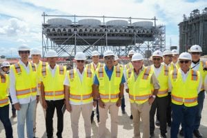 Ministro Joel Santos supervisa avances de trabajos de Central Térmica Manzanillo Power Land