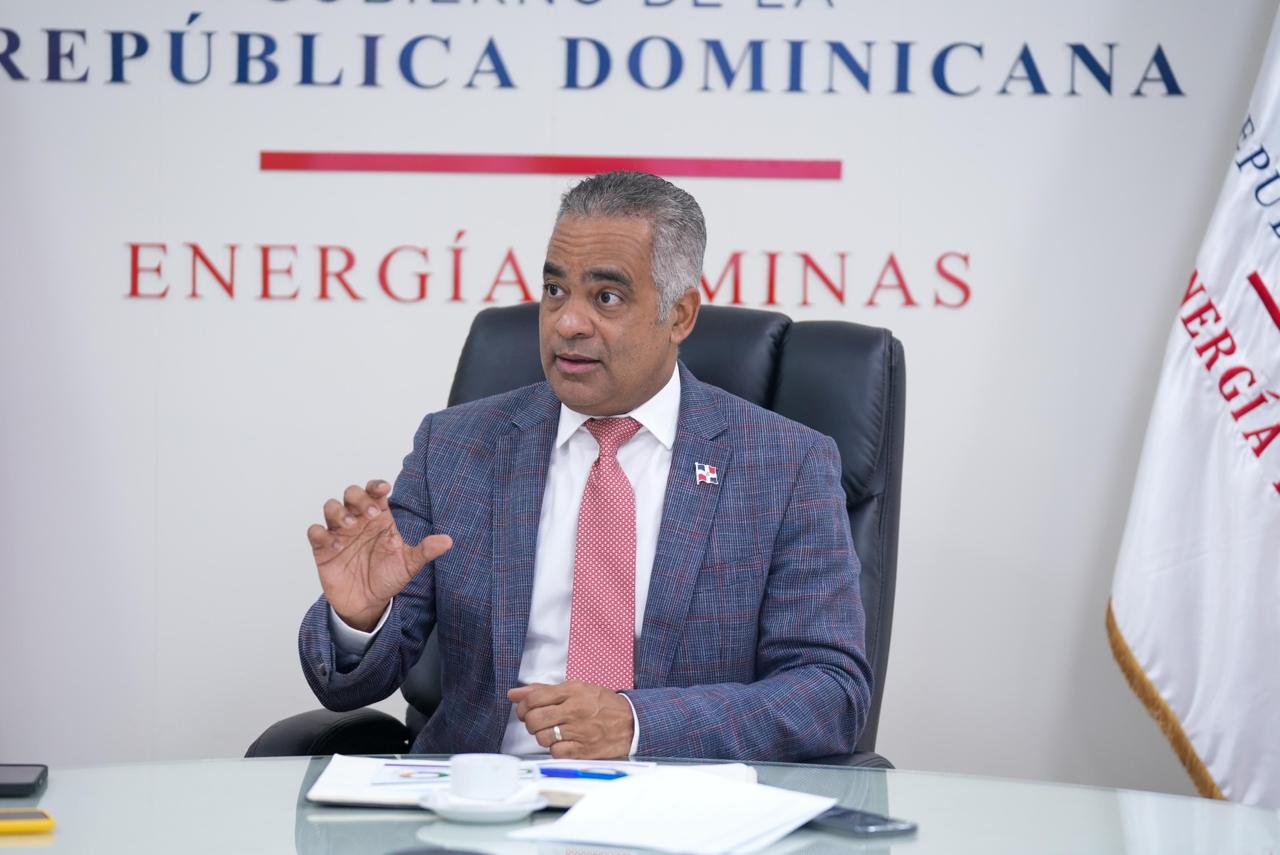 Ministro de Energía y Minas, Joel Santos