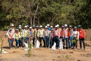 Ministerio de Energía y Minas participa en jornada de reforestación en área de presa de colas de Mejita