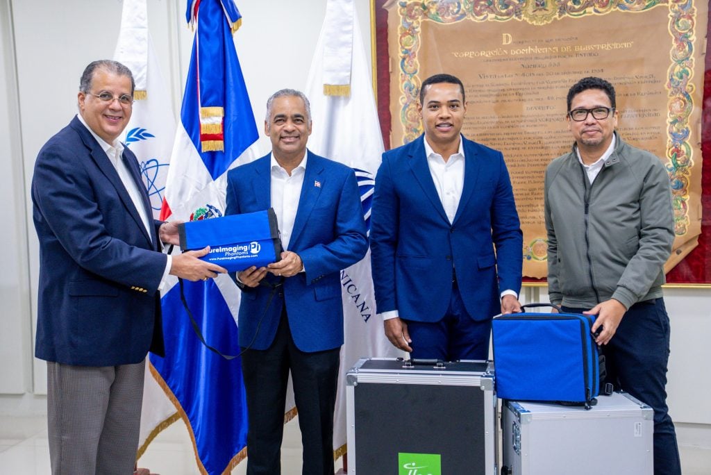 Joel Santos y José Ramírez, junto a Gaddis Corporán y Frank Montero.