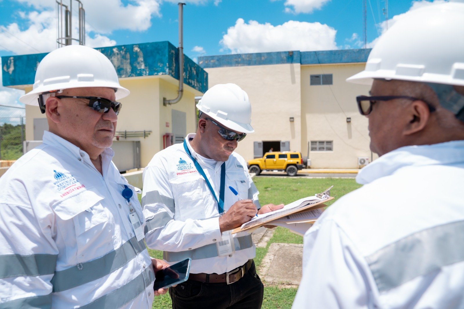 Energía y Minas inspecciona subestaciones y centrales de generación eléctrica