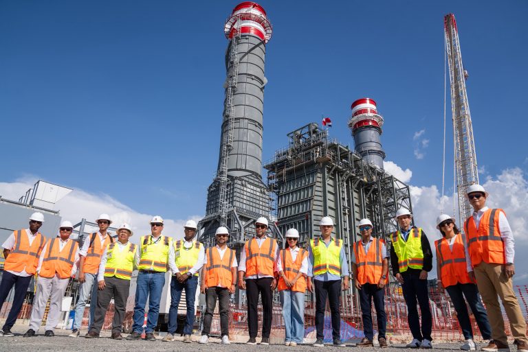 Ministro Santos resalta aportes hará al sistema la central Manzanillo Power Land