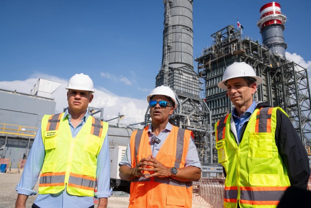Joel Santos destaca los aportes que hará Manzanillo Power Land al sistema eléctrico de República Dominicana.