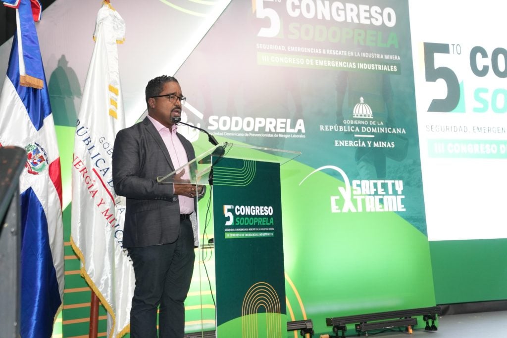 Sunny Mercedes, presidente de Sodoprela, llamó a los presentes a fomentar una industria minera responsable, que considere los impactos ambientales y sociales.