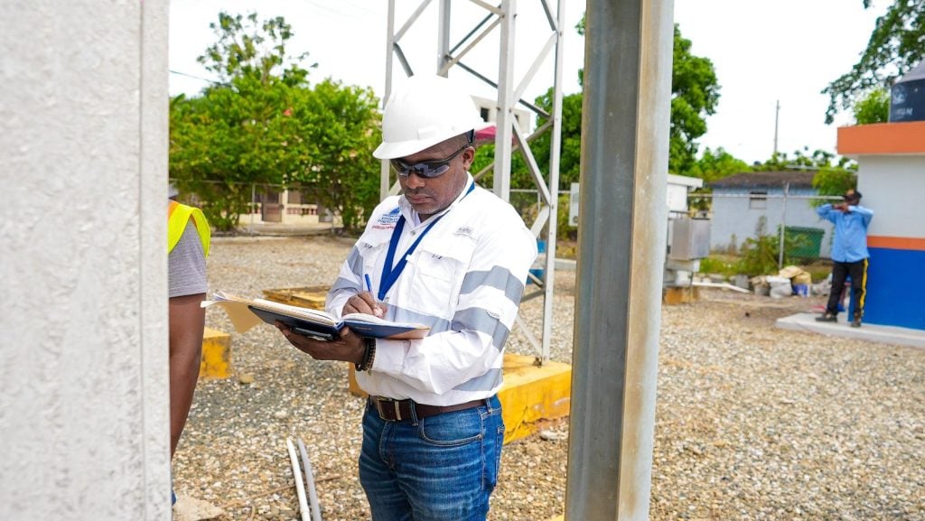 Equipo técnico de la Dirección de Infraestructura Energética supervisa subestaciones y centrales de generación eléctrica.