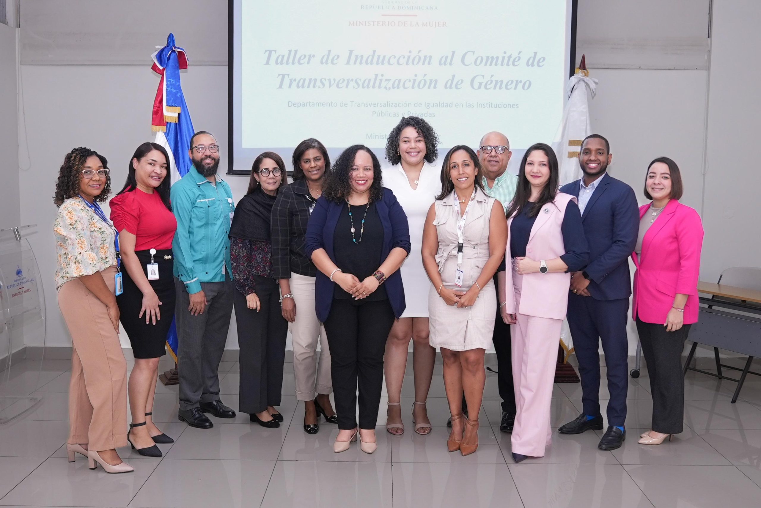 Ministerio de la Mujer, en coordinación con el Ministerio de Energía y Minas (MEM), impartió el “Taller de inducción al comité de transversalización de género” a colaboradores de áreas clave del ministerio.