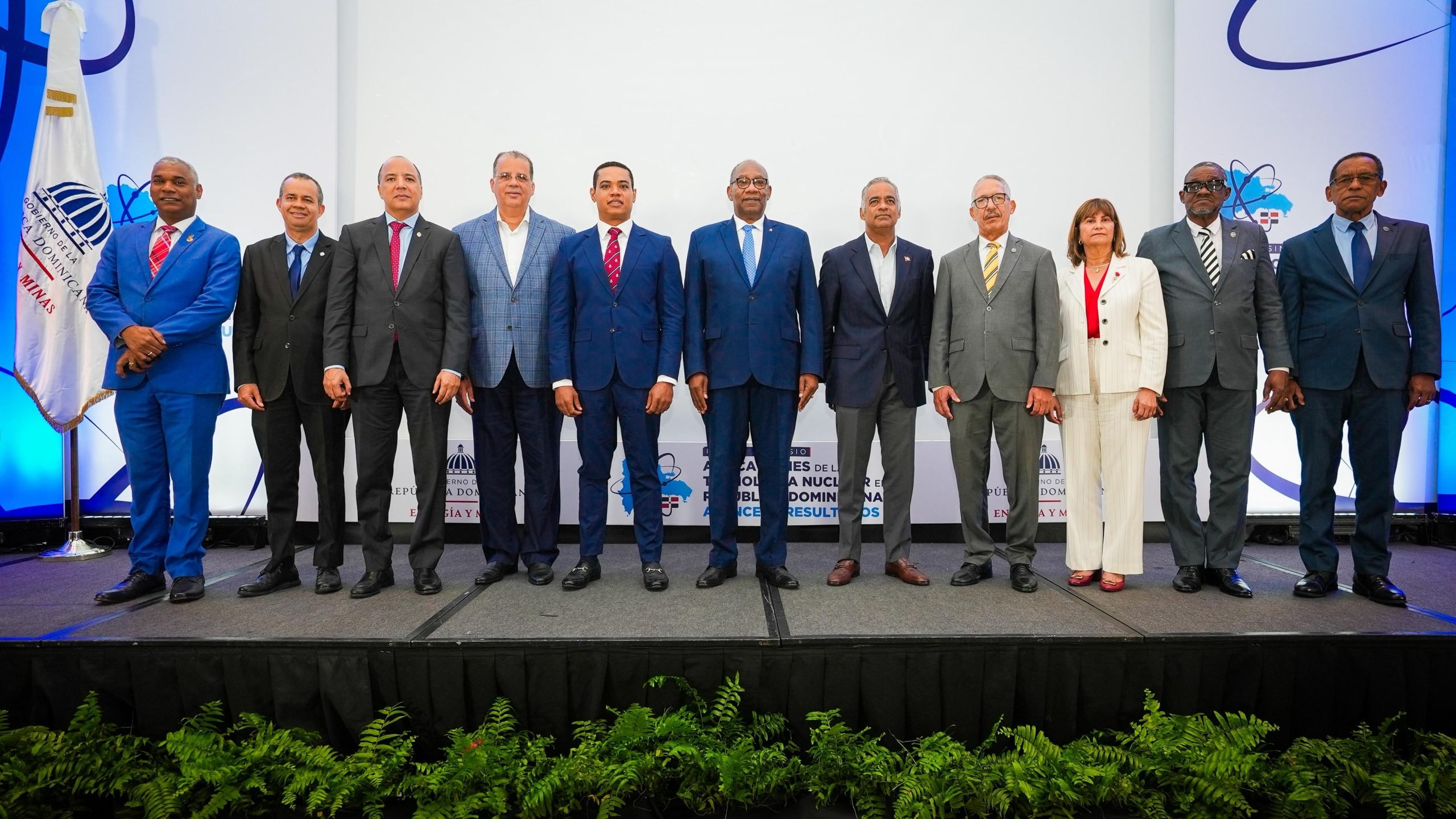Los incumbentes estuvieron acompañados de sus respectivos equipos de trabajo.