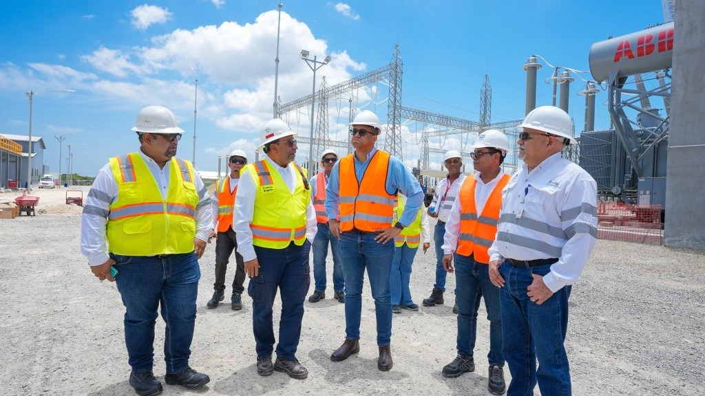 Recorrido de autoridades del Ministerio de Energía y Minas por las instalaciones de Manzanillo Power Land.