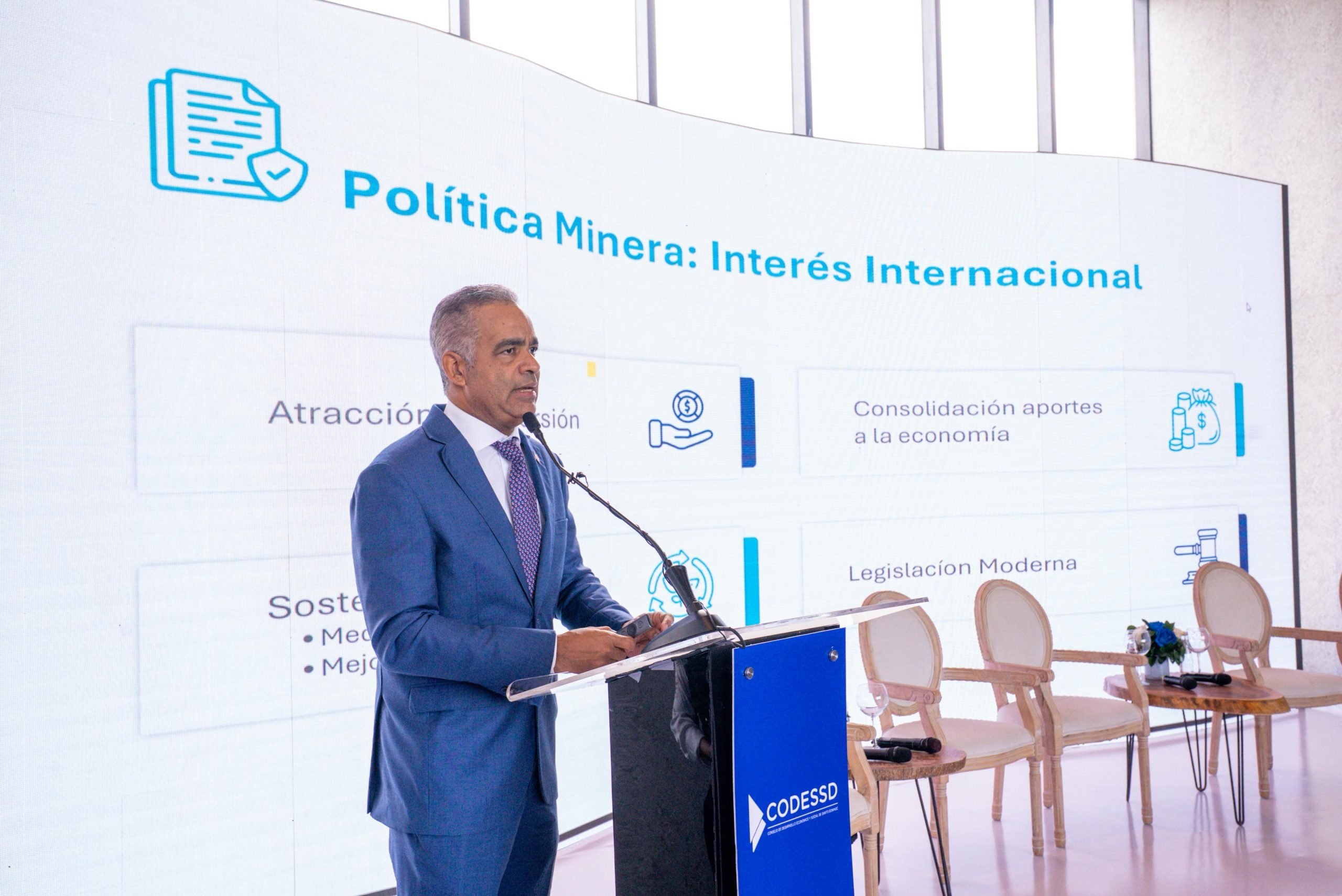El ministro de Energía y Minas, Joel Santos.