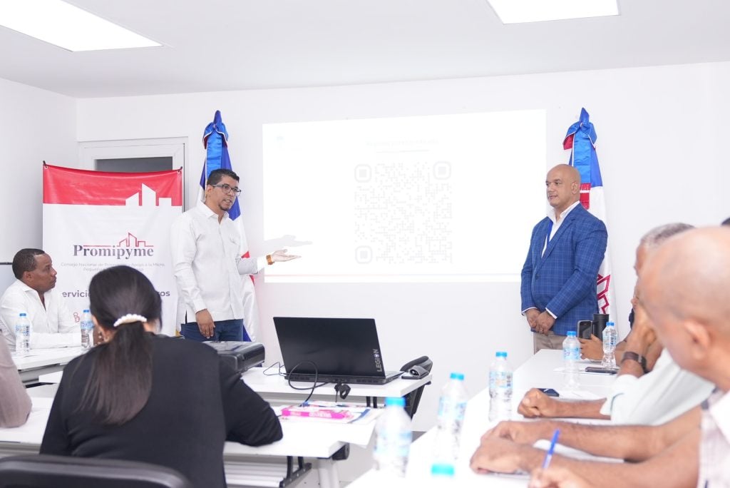 Energía y Minas imparte taller a pequeños empresarios sobre uso eficiente de la energía.