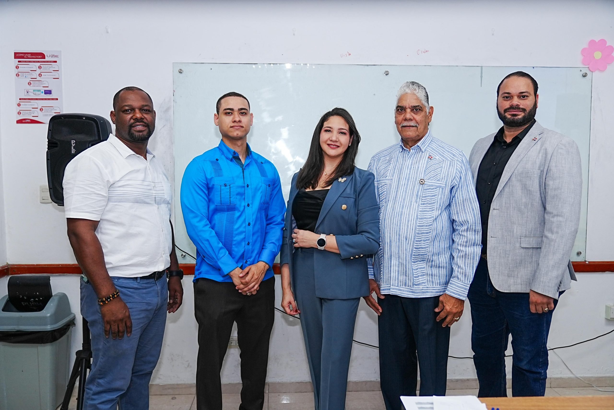 Energía y Minas imparte charla sobre seguridad energética a jóvenes universitarios