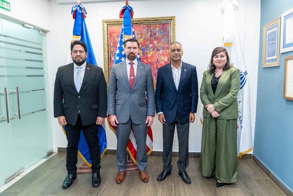 Joseph M. Humire, subsecretario de Defensa para Asuntos del Hemisferio Occidental; Michael Jensen, director senior de Asuntos del Hemisferio Occidental Consejo de Seguridad Nacional; Joel Santos, ministro de Energía y Minas y Patricia Aguilera, encargada de Negocios en la Embajada de los Estados Unidos en República Dominicana.