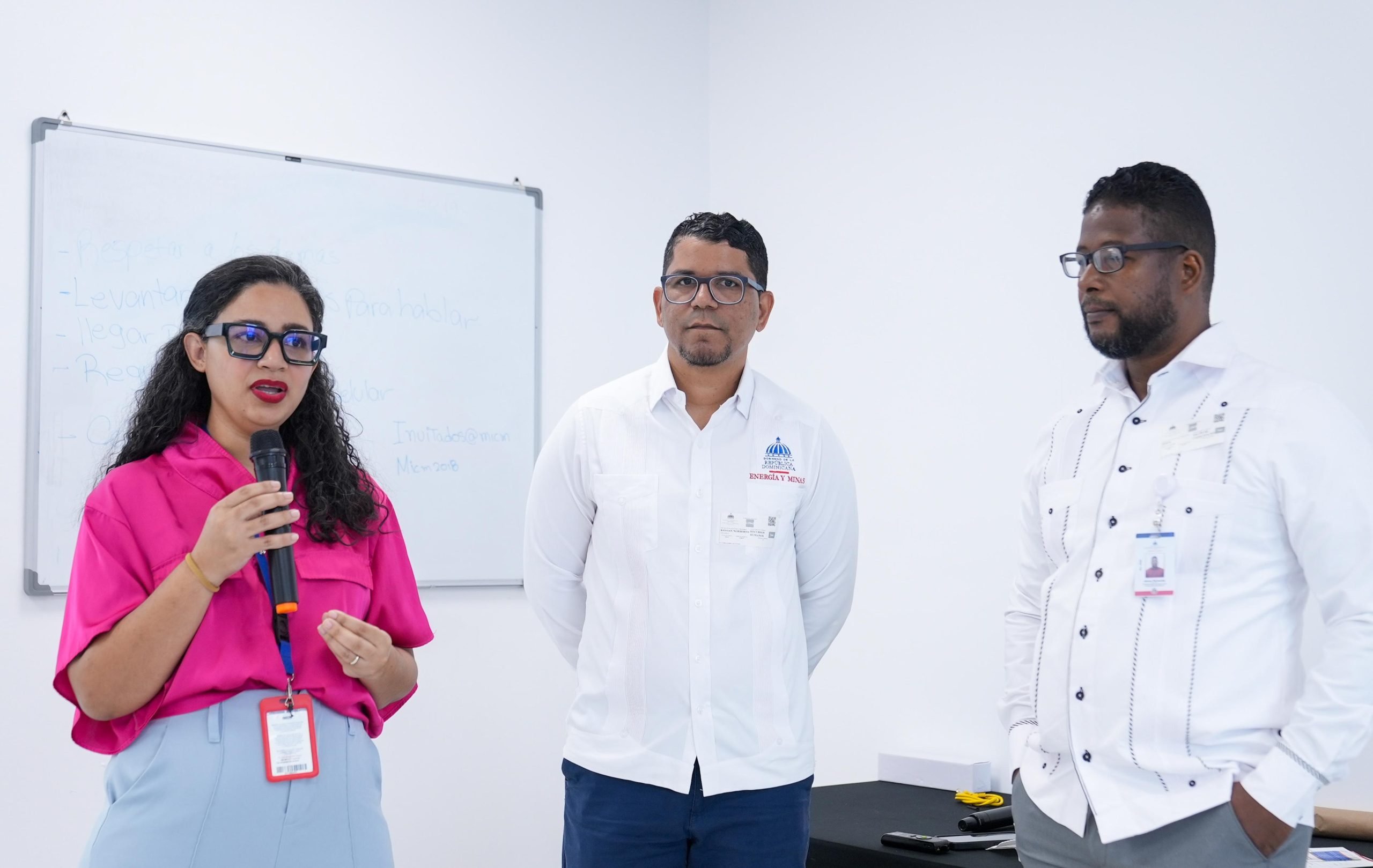 Energía y Minas imparte charla sobre el uso racional de la energía
