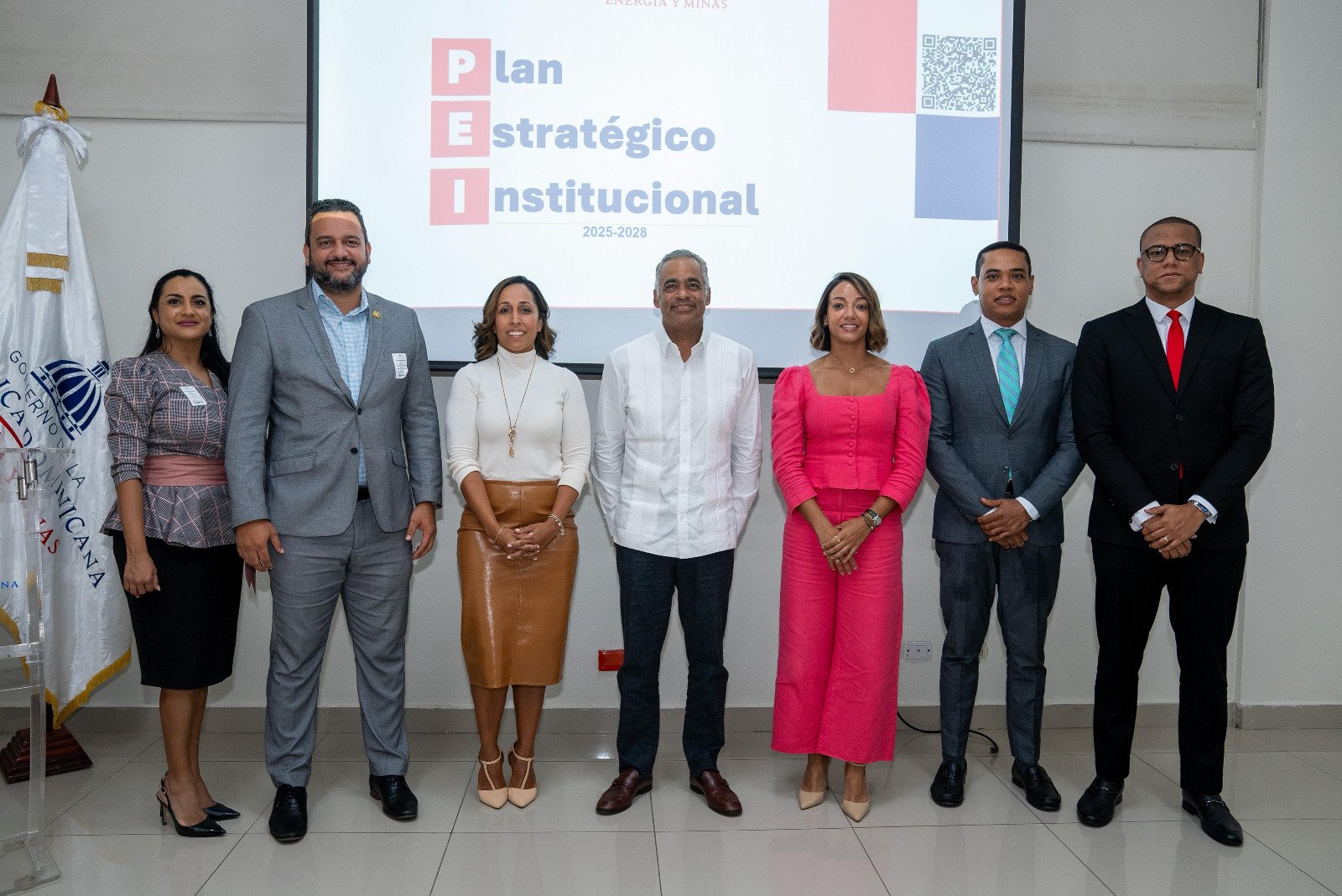 Hadelin Matos, Luis Madera Sued, Carolina Hernández Báez, Joel Santos, Betty Soto, Gaddis Enrique Corporán y Noel Báez.