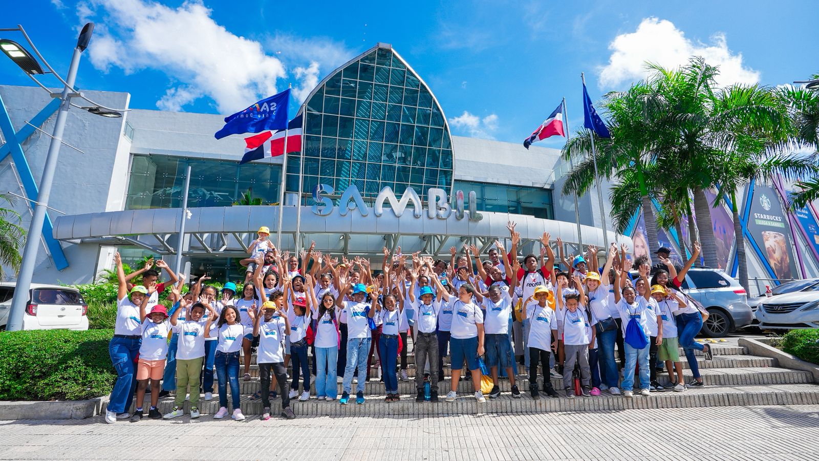Los coordinadores del programa llegaron con los niños a Plaza Sambil para disfrutar una agenda de juegos.