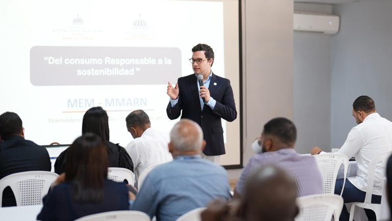 Energía y Minas y Medio Ambiente impulsan capacitación en eficiencia energética a integrantes del Comité Interno de Gestión Ambiental