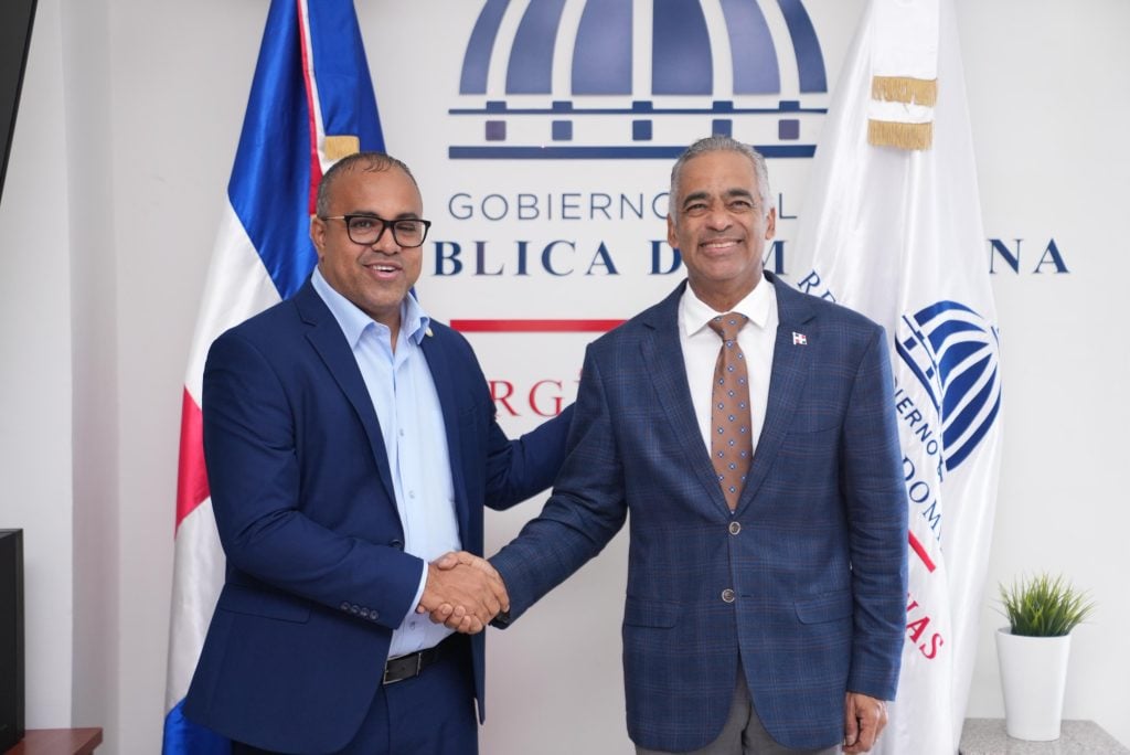 El ministro Joel Santos y el gerente general de Edenorte