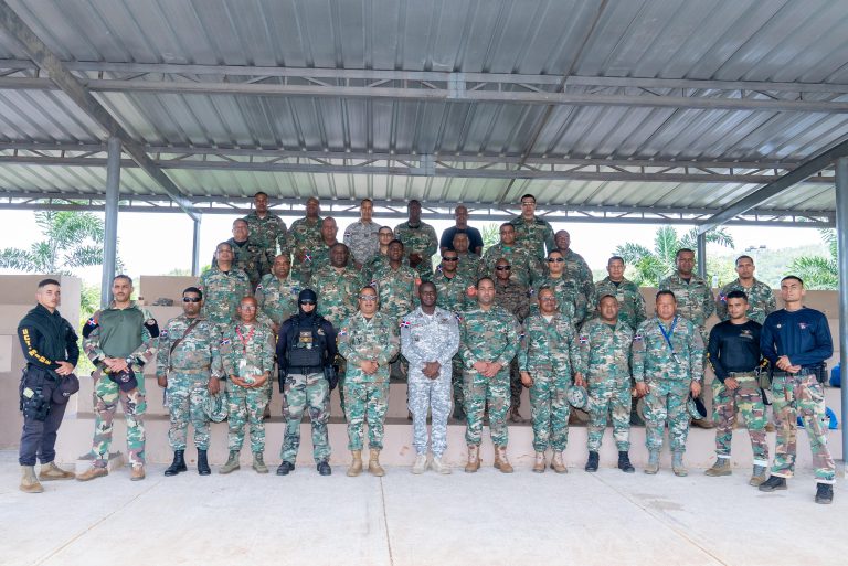 Ministerio de Energía y Minas concluye con éxito curso en materia de seguridad a su personal militar