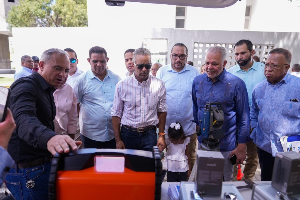 Joel Santos encabezó un recorrido en la FIL 2025 junto a Rafael Salazar, Rolando Muñoz y Edwin Rafael García Cocco.