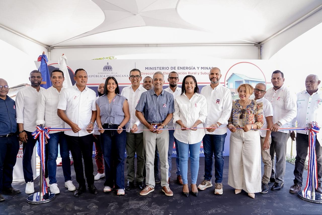 Gobierno entrega proyectos de electrificación rural por más de RD$ 91 MM en Bánica, Villa Jaragua y Tamayo
