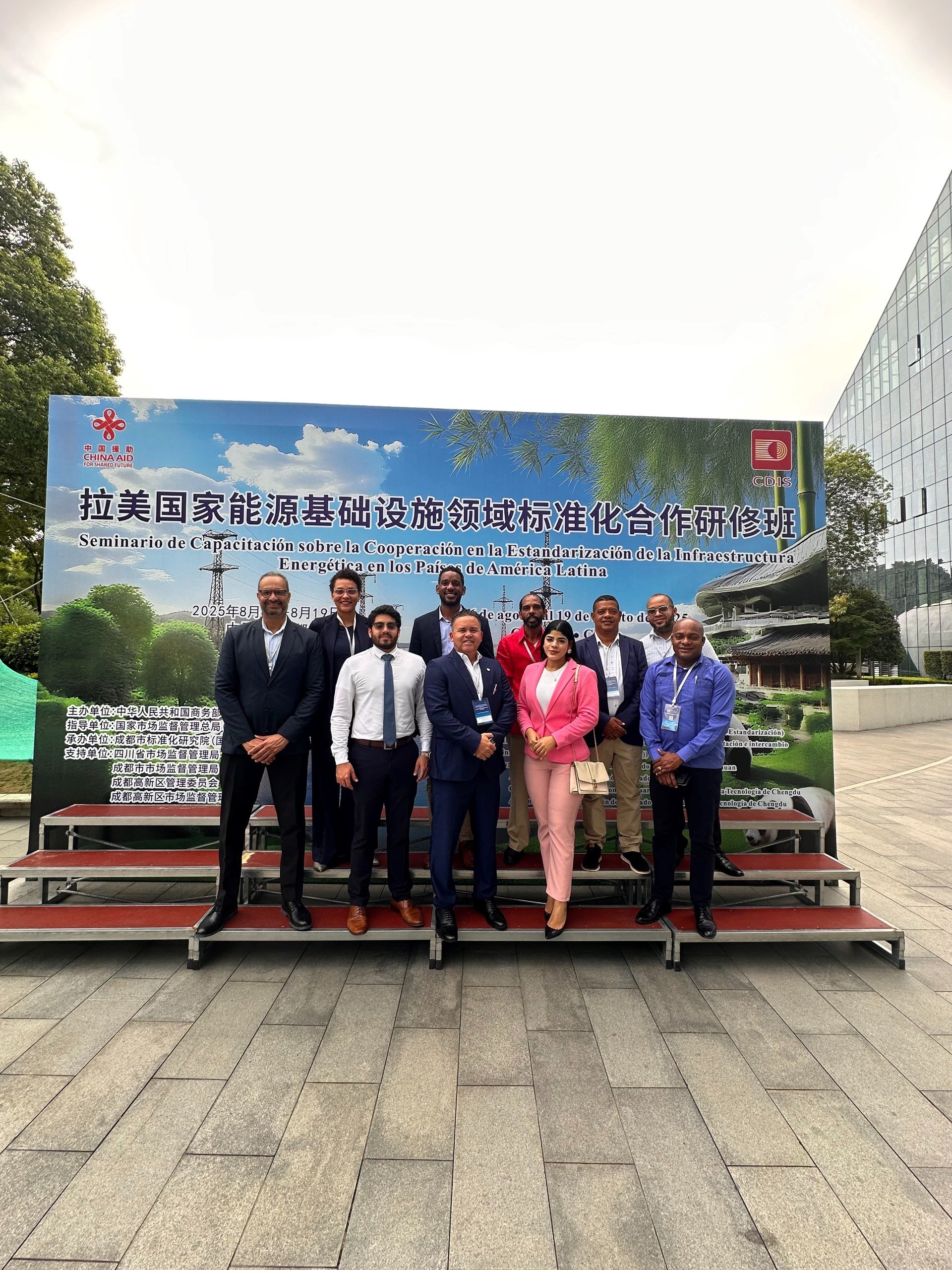 Delegación del Ministerio de Energía y Minas participa en un seminario sobre infraestructura energética en China