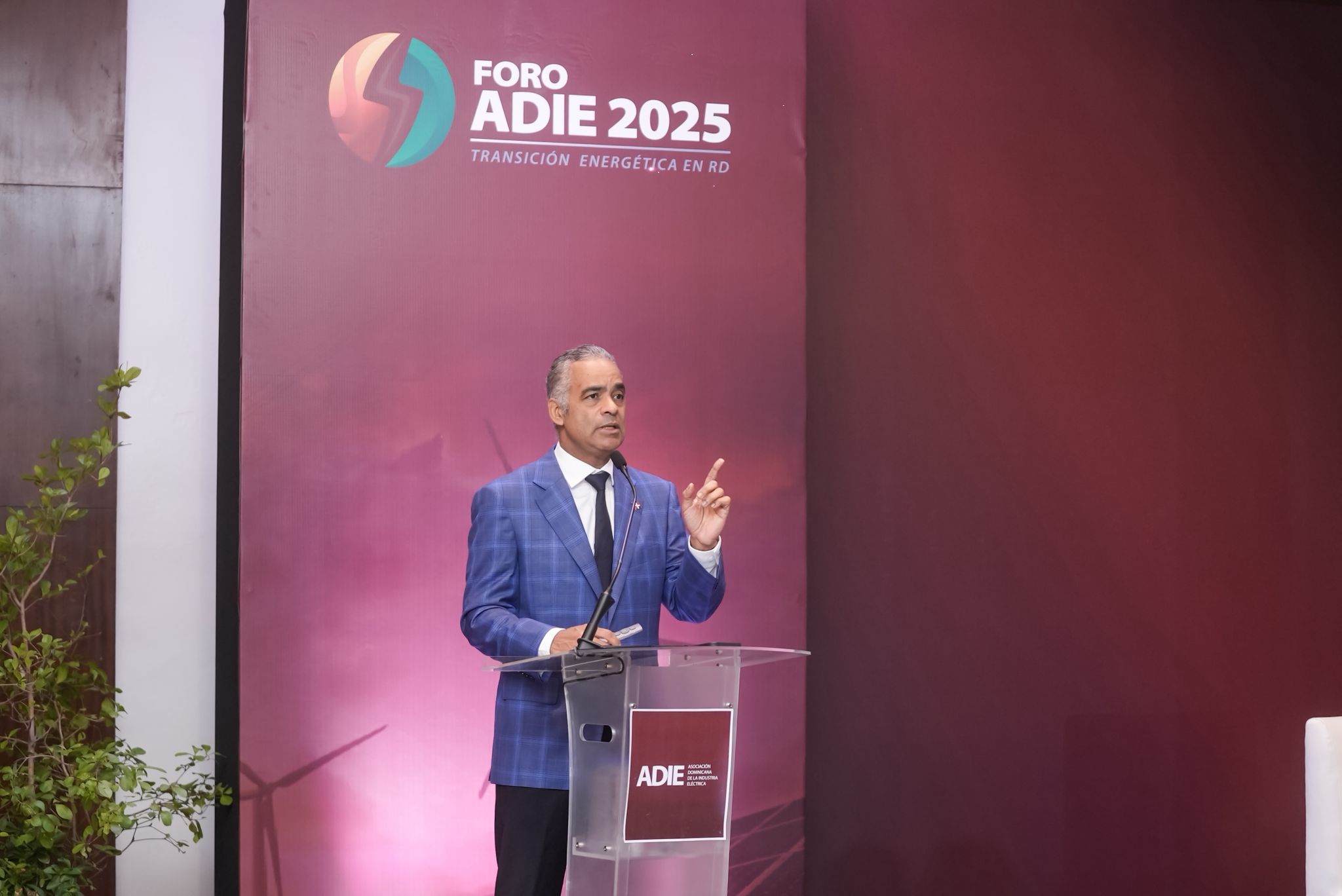 Gobierno proyecta aumentar en 54 % la capacidad energética térmica al 2028 como parte del plan de transición sostenible