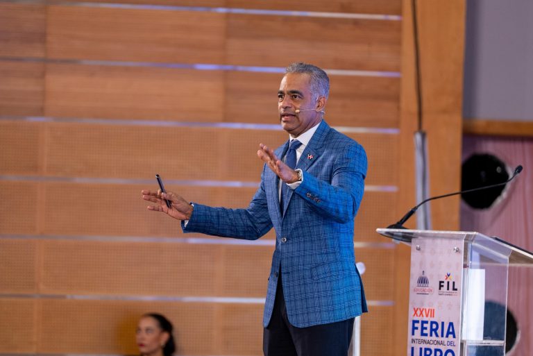 Ministro Santos presenta planes en sectores energético, minero e hidrocarburos en FILSD 2025