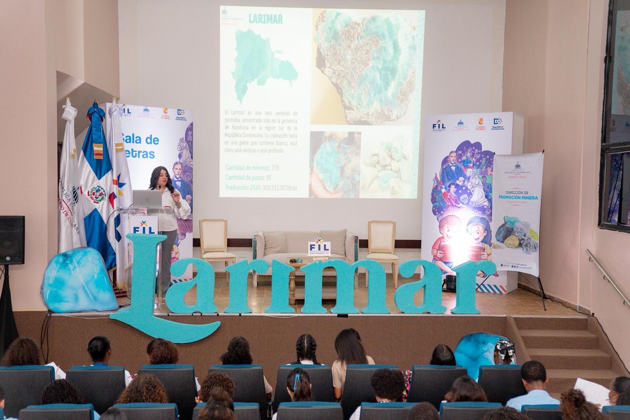 Estudiantes conocen sobre la importancia sobre la minería artesanal dominicana en la FILSD
