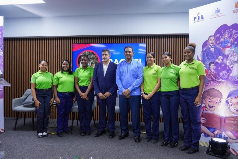 Dirección General de Minería ofrece charla sobre los minerales de la República Dominicana a jóvenes con discapacidad auditiva