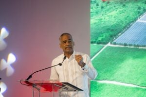 Ministro Santos: “Fondos de pensiones aportan más de US$1,097 millones en proyectos eléctricos”