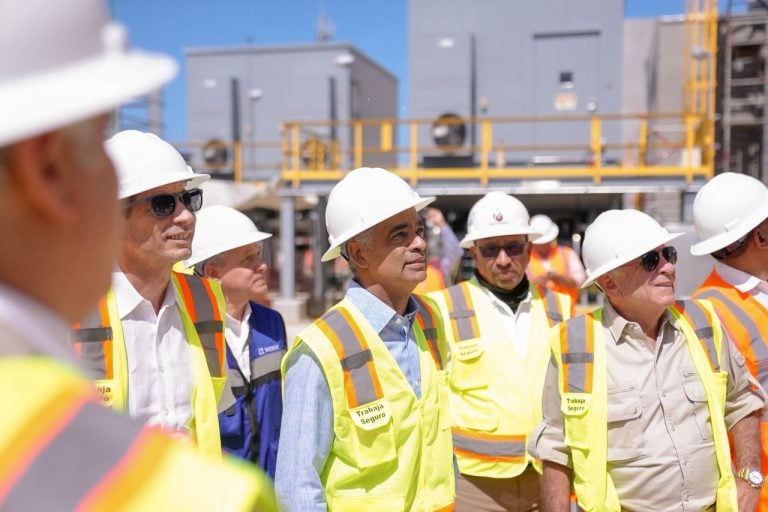 Ministro Joel Santos verifica avances construcción planta Energía 2000