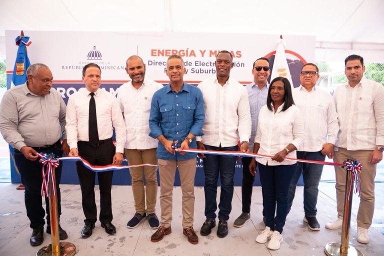Gobierno entrega proyectos de electrificación rural con inversión superior a RD$37 millones