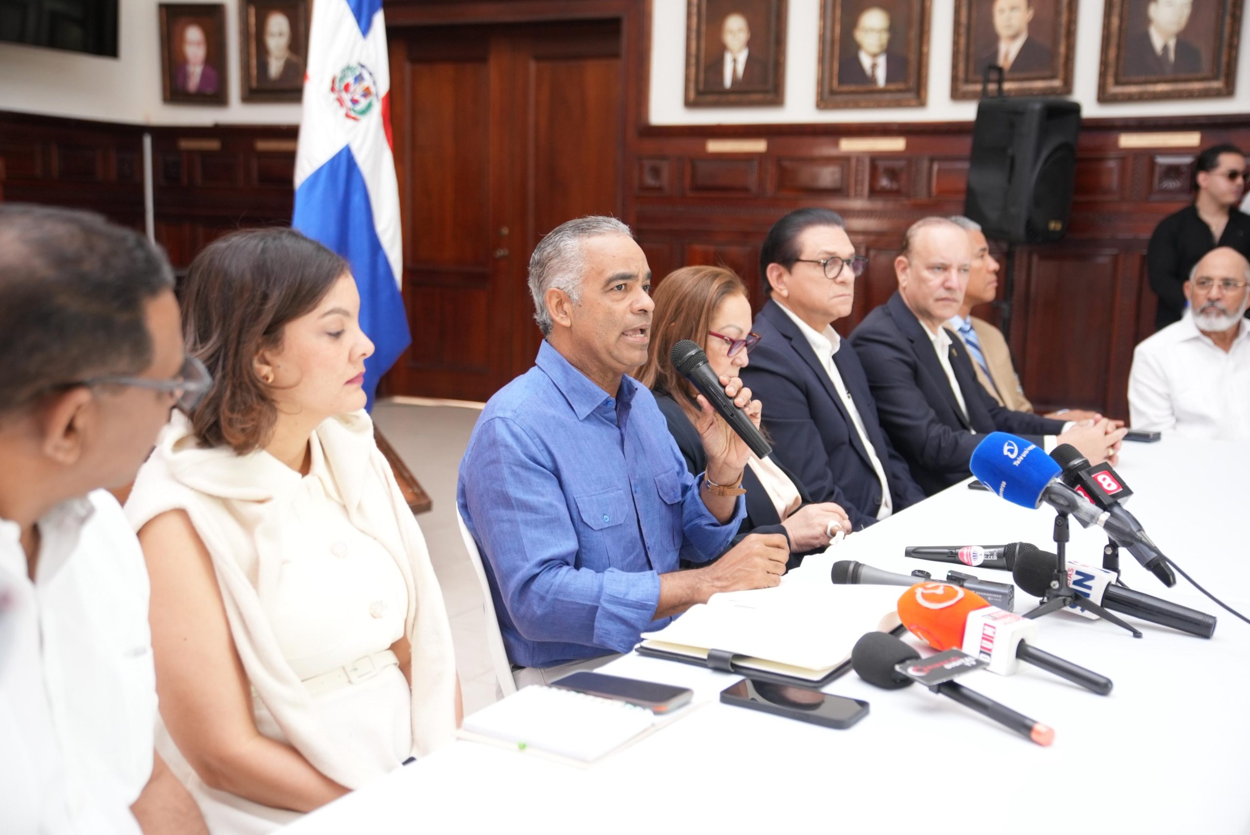 Ministro Joel Santos reitera que no existe plan de explotación en la cordillera Septentrional