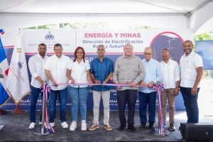 Energía y Minas entrega cuatro proyectos de electrificación rural en Samaná