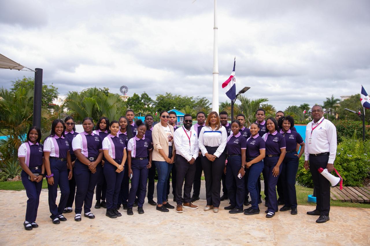 Estudiantes de San Cristóbal exploran el uso de energías limpias en el Parque Temático de Energía Renovable