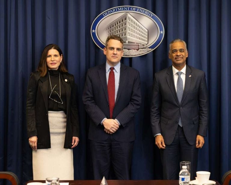 Ministro Joel Santos y subsecretario de Energía de EE. UU. abordan fortalecimiento sectores energía, hidrocarburos y minerales críticos