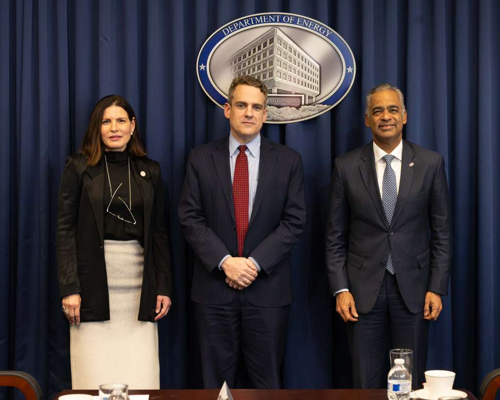 Ministro Joel Santos y subsecretario de Energía de EE. UU. abordan fortalecimiento sectores energía, hidrocarburos y minerales críticos