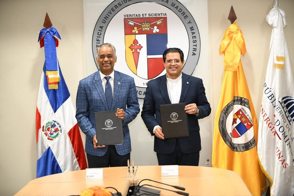 El ministro Joel Santos y el rector Secilio Espinal