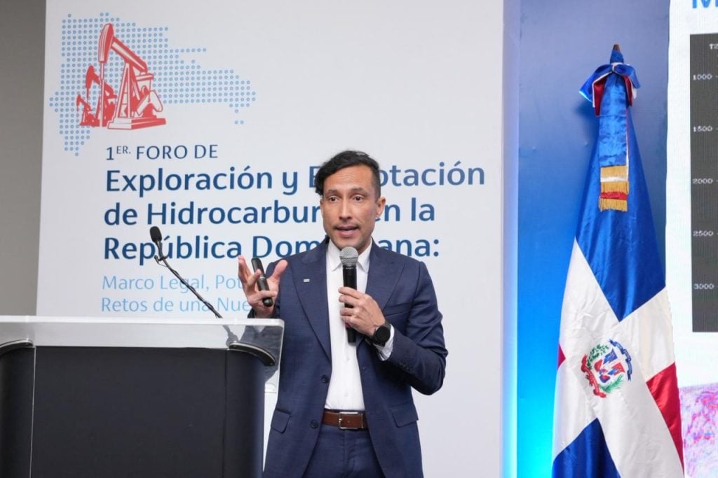 El geólogo internacional César Lugo expone sobre metodologías y desafíos de la exploración de hidrocarburos.