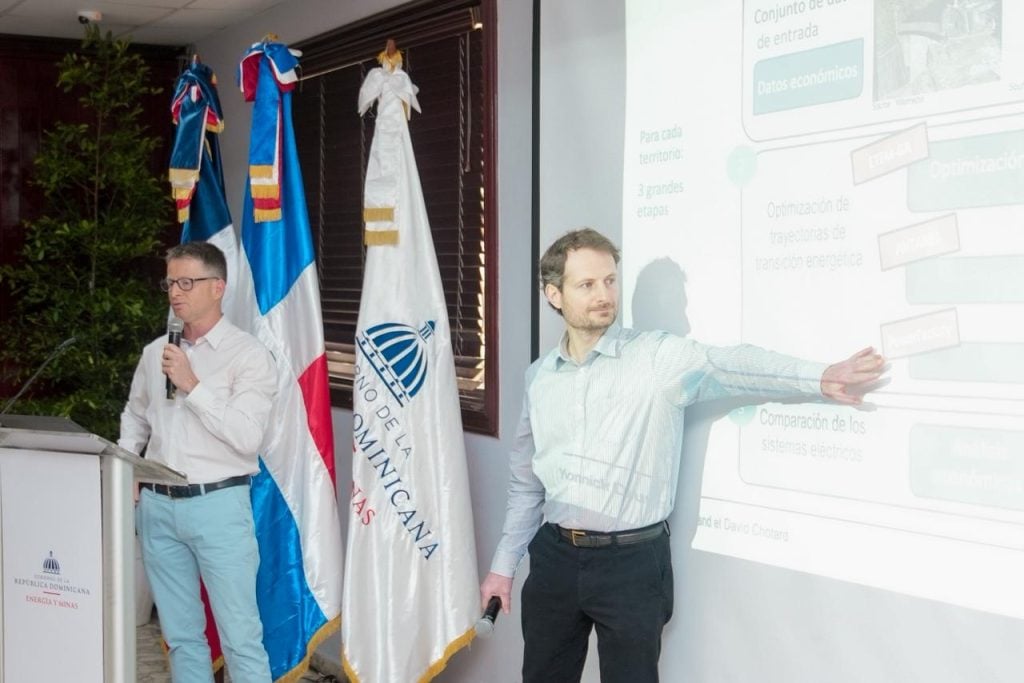 Autoridades del sector eléctrico dominicano, junto a expertos y autoridades francesas, inician un diálogo para intercambiar experiencias.