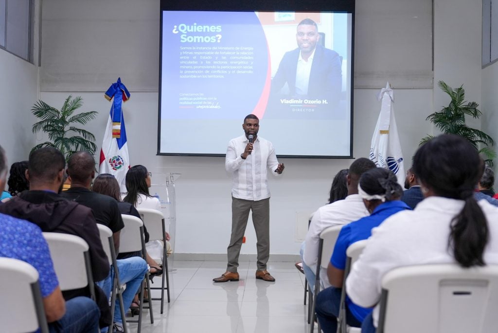 Vladimir Ozoriao, director de Gestión Social, destacó los trabajos de impacto comunitario que realiza el Ministerio de Energía y Minas.