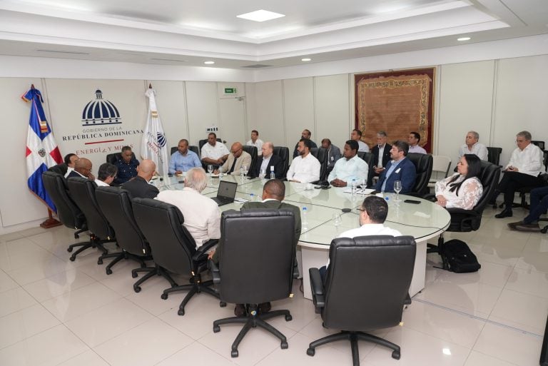 Gobierno coordina con generadores eléctricos medidas ante posible impacto de crisis en Medio Oriente