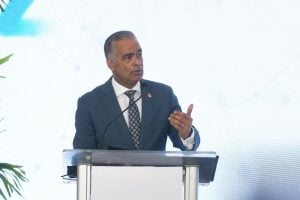 Mantenimientos programados en plantas eléctricas no comprometen el suministro, afirma el ministro Joel Santos