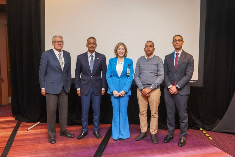 Ministro Santos presenta en Toronto modernización minera y avance estratégico en tierras raras