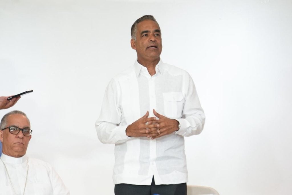 Santos explicó en presencia de la prensa en qué consisten las concesiones.