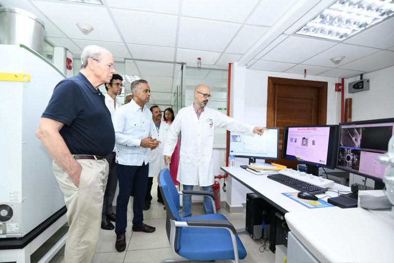 Laboratorio de Aduanas se posiciona como eje clave para el desarrollo de tierras raras en RD
